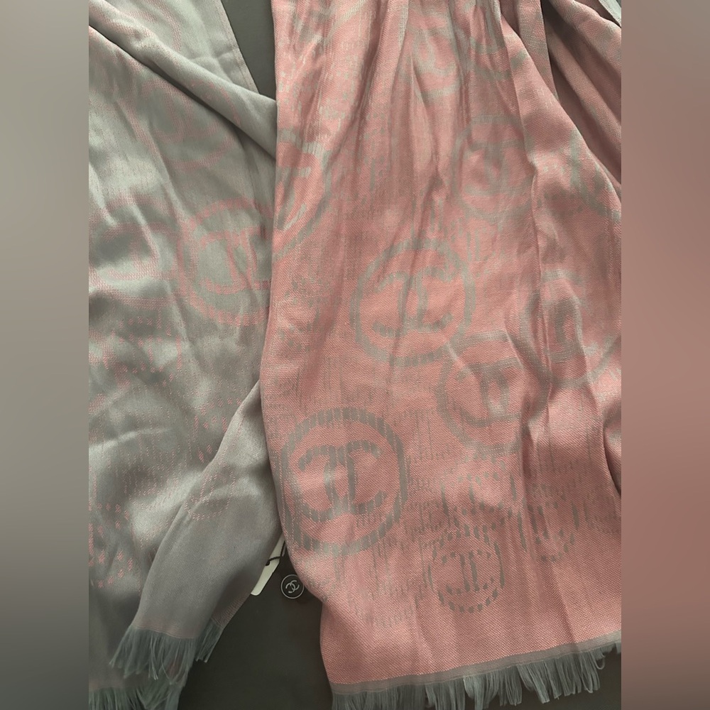 Pink/gray scarf - Picture 2 of 5